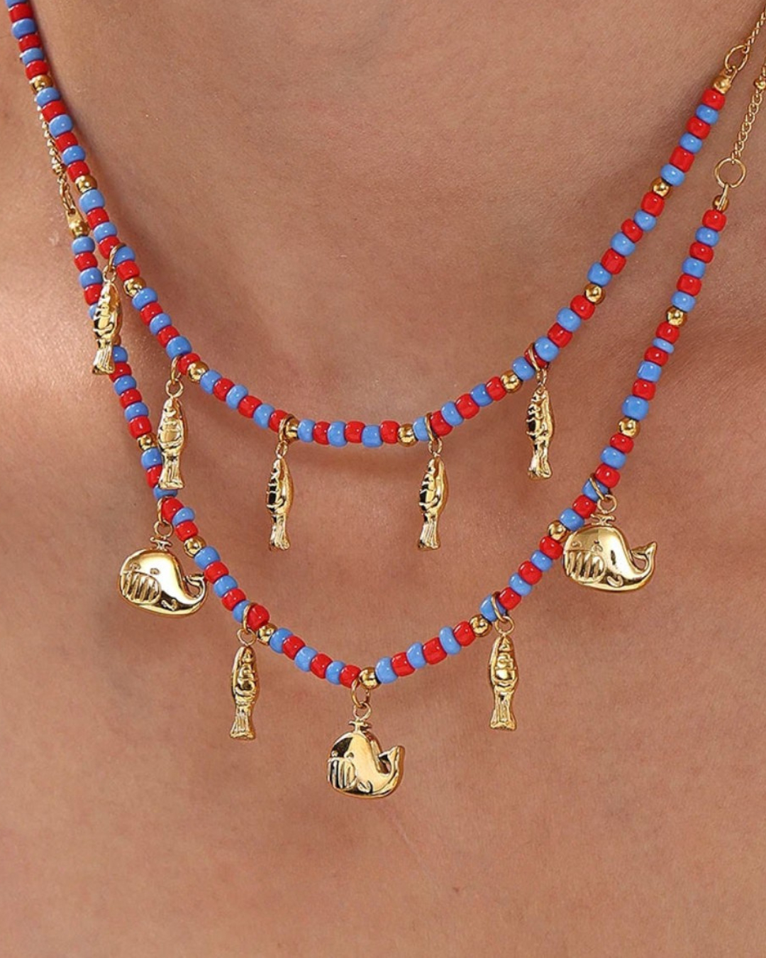 Collier Bohème en acier inoxydable et Perles Verre Rouge & Bleu avec Pendentif Baleine et poisson - Bijou Mon Amour