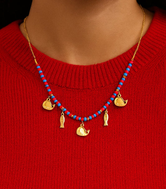 Collier Bohème en acier inoxydable et Perles Verre Rouge & Bleu avec Pendentif Baleine et poisson - Bijou Mon Amour