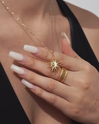 Collier en acier inoxydable serti de zirconium Soleil Fleuri – L’éclat de l'optimisme